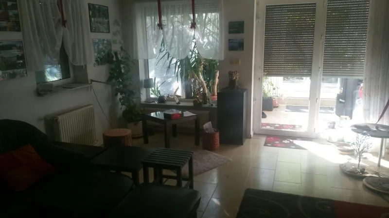 Erdgeschoßwohnung im EFH/ZFH mit Terasse/Garten — photo 1